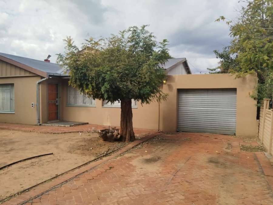 9 Bedroom Property for Sale in Brandwag Free State